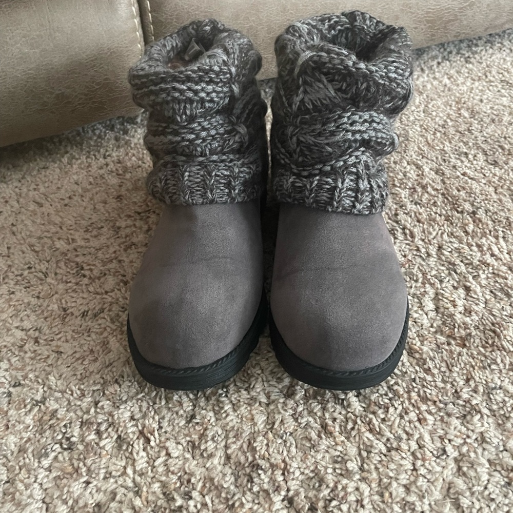 New Muk Luks Women's Size 8 Gray Patti Sweater Scrunch Boots - Picture 2 of 5